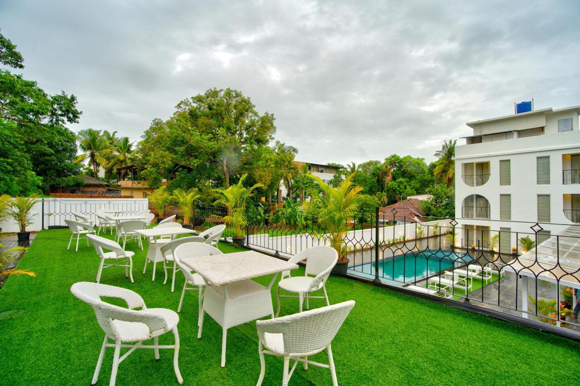Goa Courtyard By The Porto Arpora Baga Exterior foto