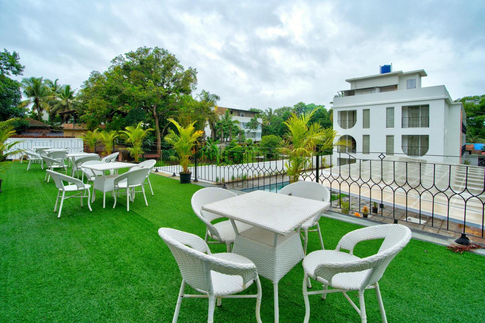 Goa Courtyard By The Porto Arpora Baga Exterior foto