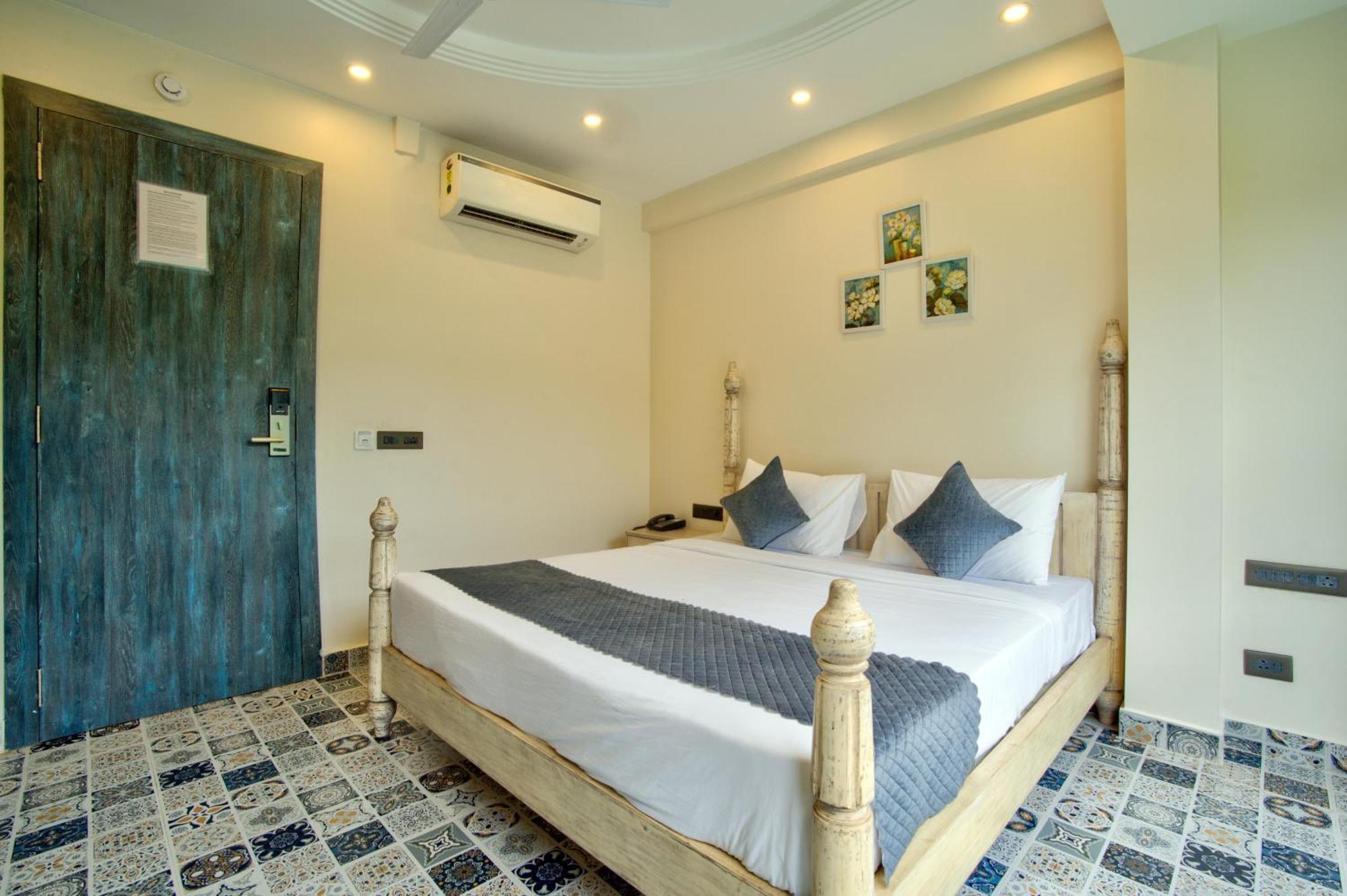 Goa Courtyard By The Porto Arpora Baga Exterior foto