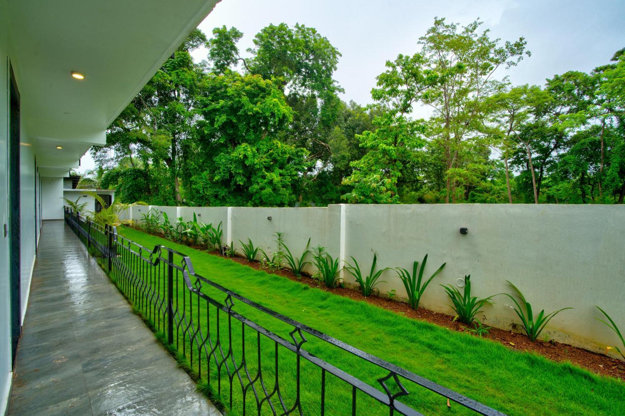 Goa Courtyard By The Porto Arpora Baga Exterior foto