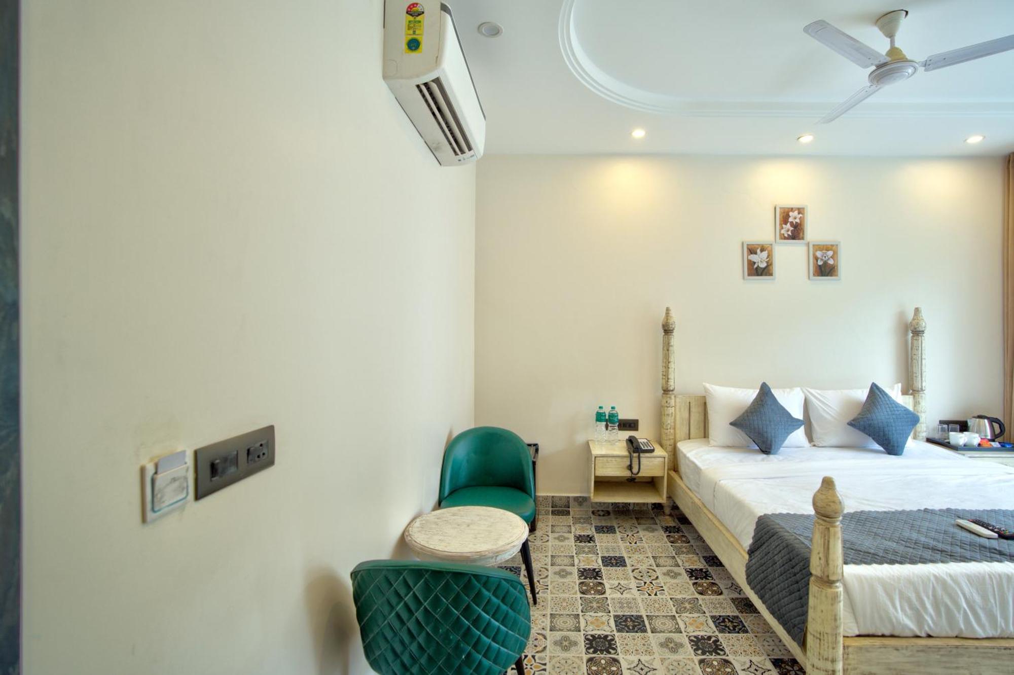 Goa Courtyard By The Porto Arpora Baga Exterior foto