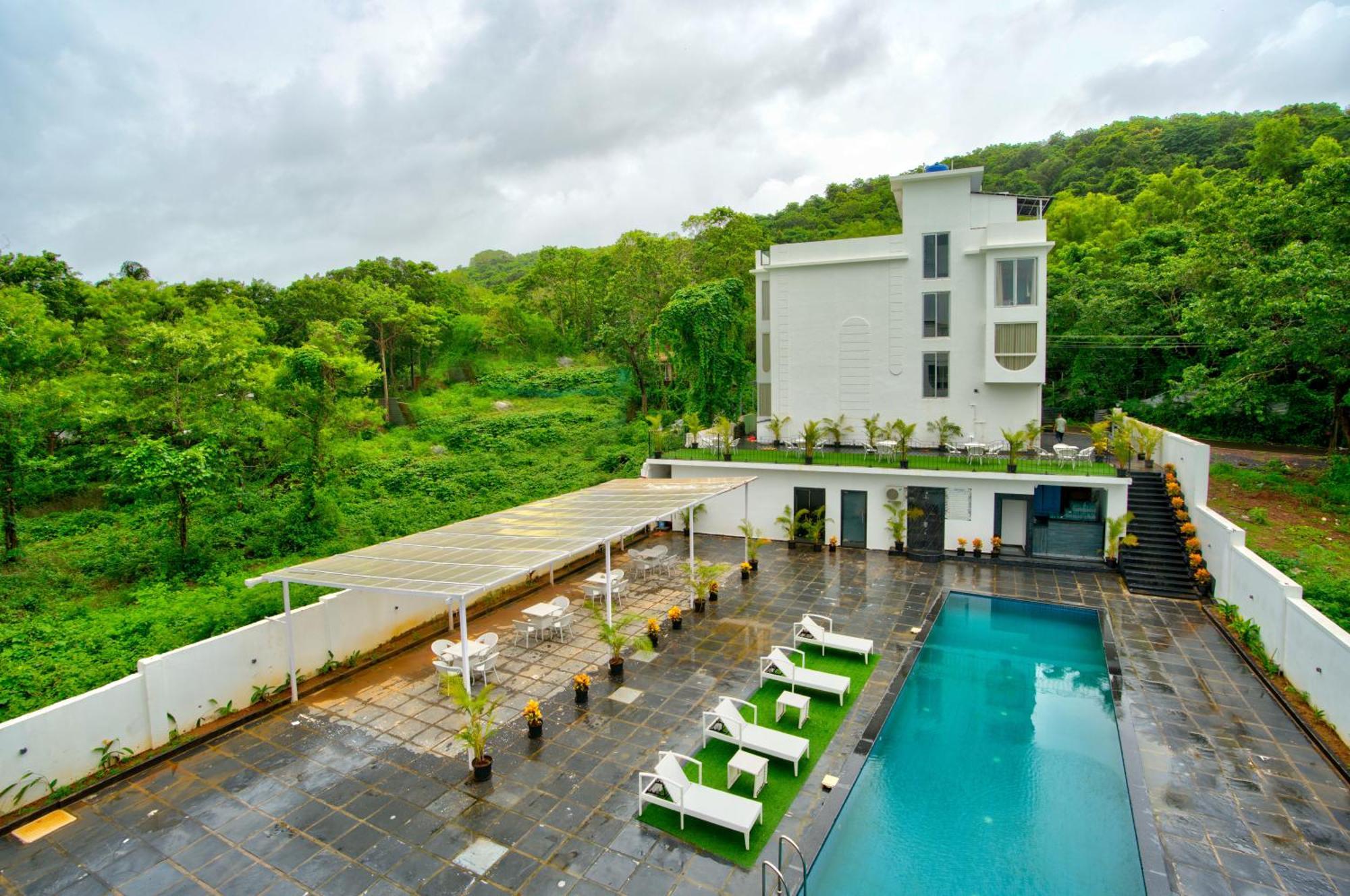 Goa Courtyard By The Porto Arpora Baga Exterior foto