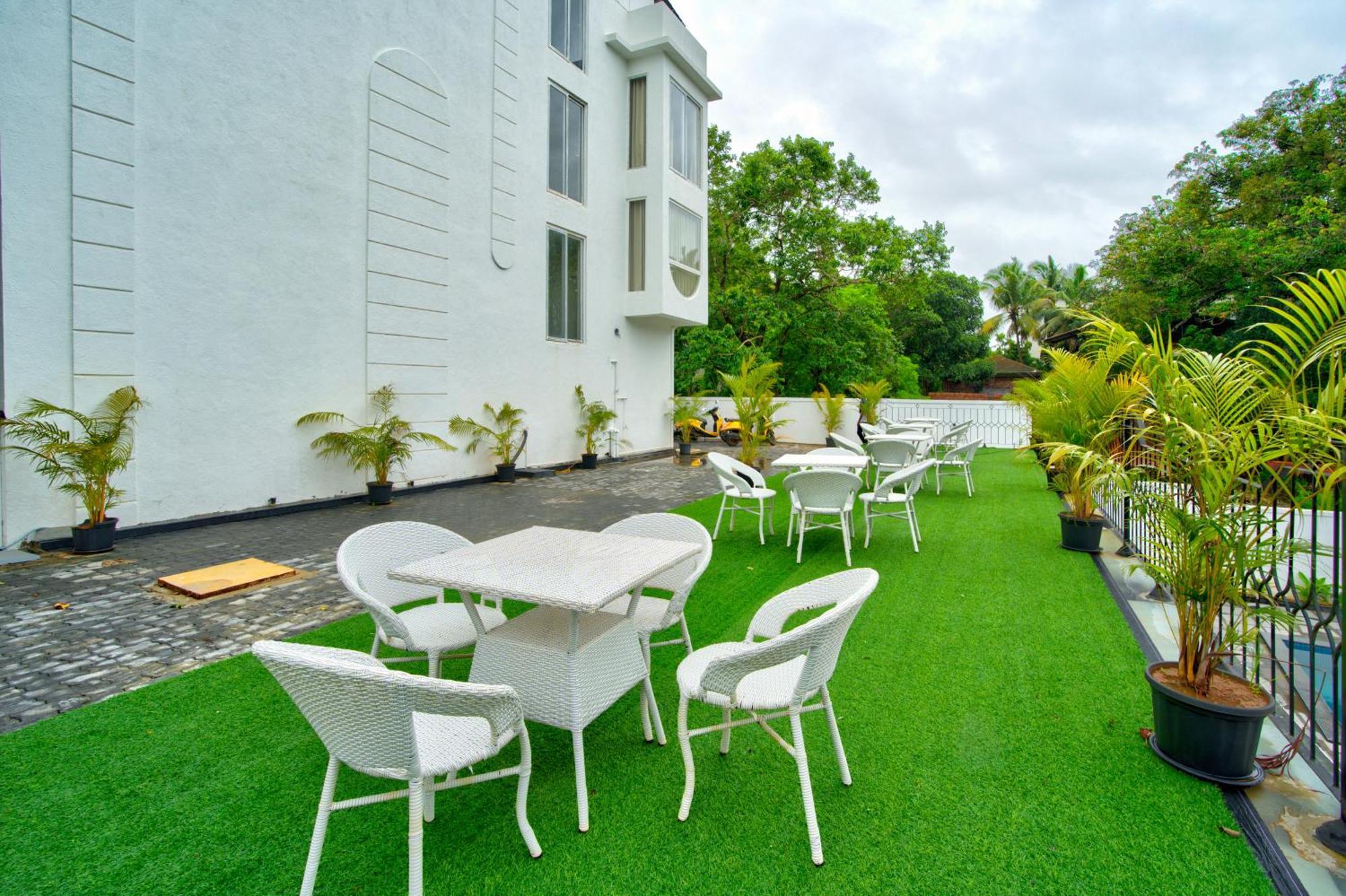 Goa Courtyard By The Porto Arpora Baga Exterior foto